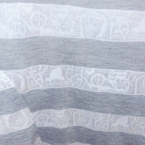 Sz medium grey and white lace back sleeveless shirt - Picture 2 of 4